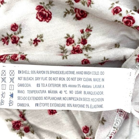 White Ditsy Floral Cropped Tee Shirt - Picture 7 of 8